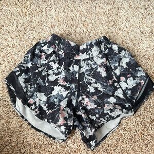 Lululemon Hotty Hot 4”. Low rise. Size 2.